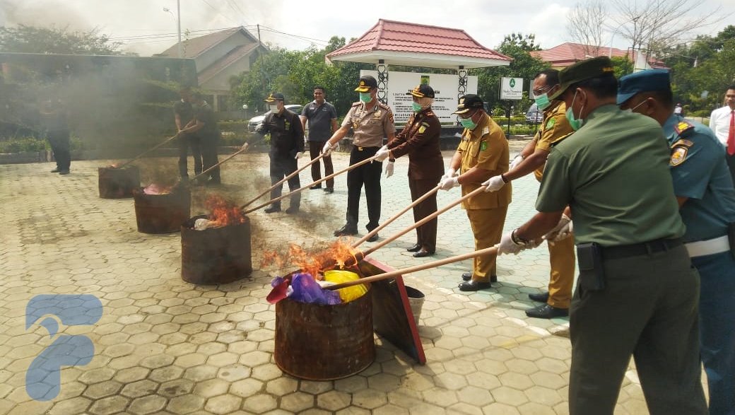 Kejari Kutim Musnahkan Barang Bukti dari 57 Kasus