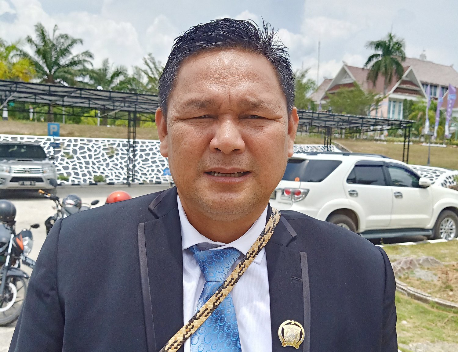 Yan Soroti Pembangunan Infrastruktur Jalan Dapil Tiga