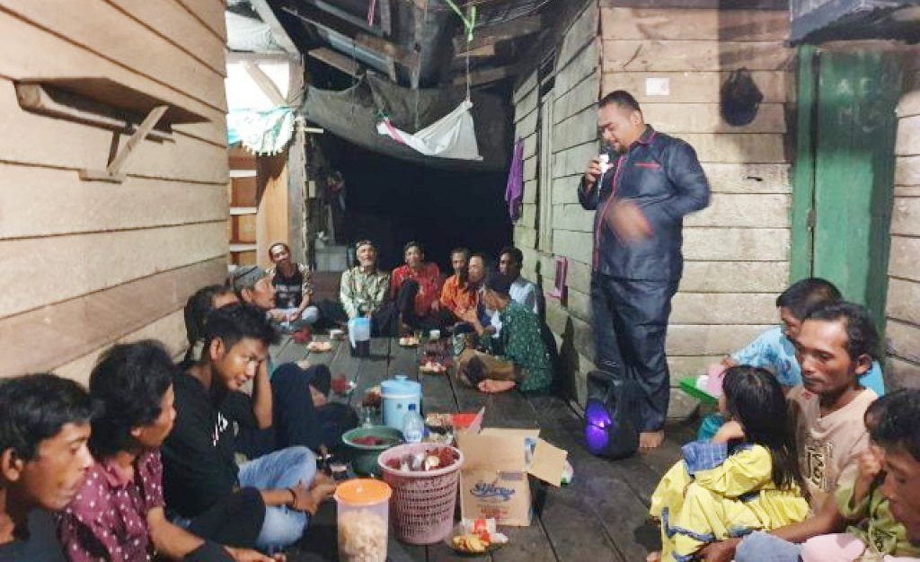 Tembus Warga Mukti Lestari, Faizal Salurkan Sembako Murah
