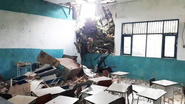 Gedung SMPN 1 Sangkulirang Ambruk Tertimpa Pohon