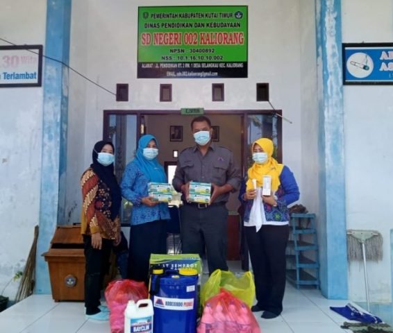 Dukung Pemerintah, PT Kobexindo Bantu Alat Kesehatan SDN 002 Kaliorang untuk PTM