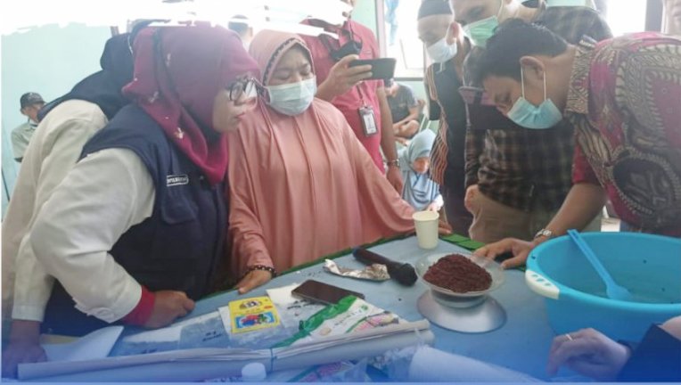 Tingkatkan Pengetahuan, Disbun Kaltim Gelar Bimtek Pengolahan Produk Perkebunan Di Teluk Pandan