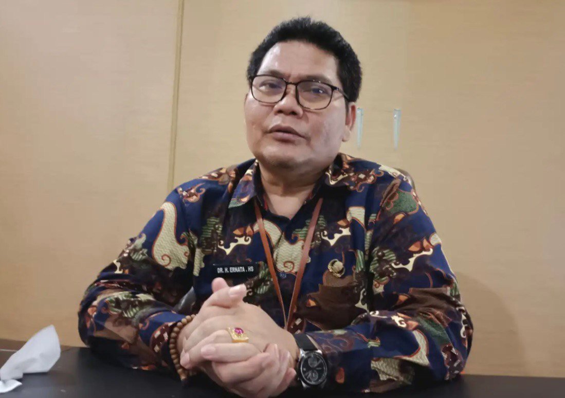 Sambangi Rantau Pulung, Dinsos Salurkan Bantuan Kepada Korban Kebakaran 