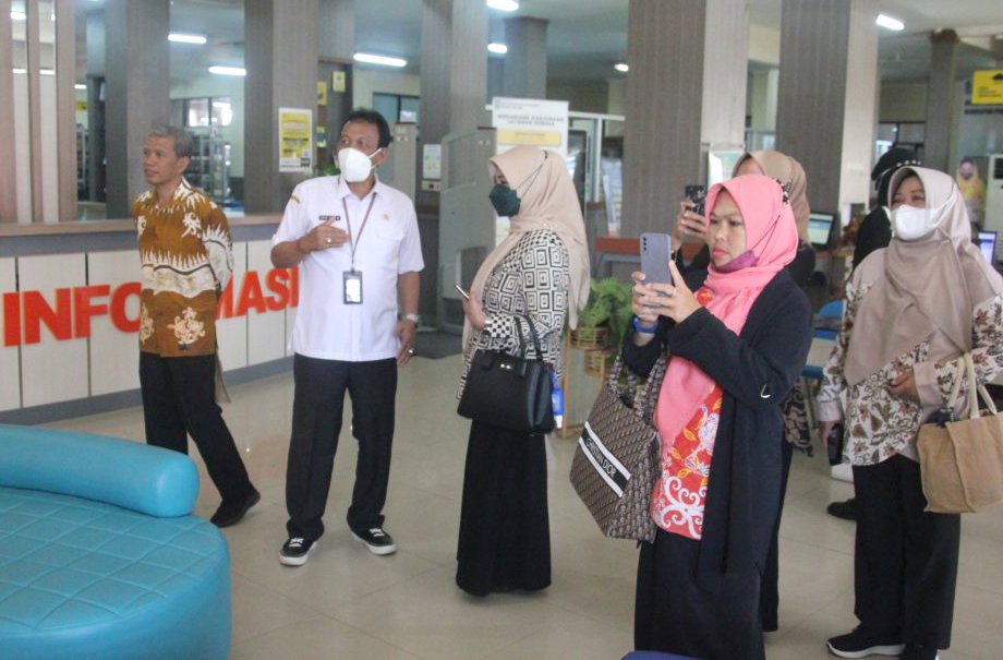 Belajar Arsip dan Inovasi Perpustakaan, DPK Kaltim Kunjungi DPK Jatim 