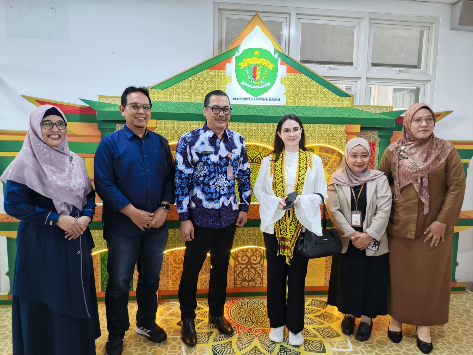Diskominfo Kaltim Sambut Kedatangan Arumi Bachsin di Samarinda