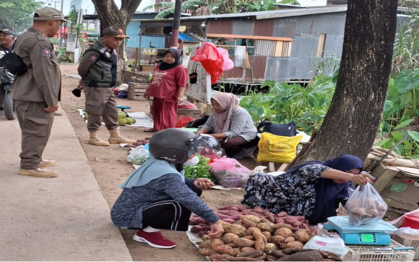 Patroli Rutin Satpol PP Kutim Ciptakan Suasana Pasar Kondusif